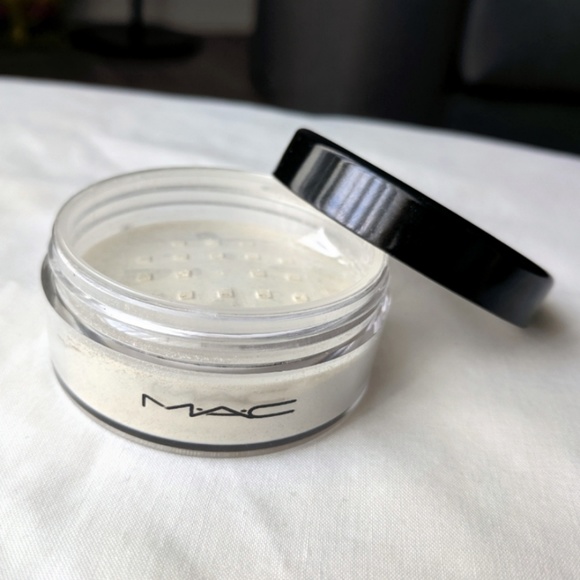 MAC Cosmetics Bee Dust Iridescent Powder - Picture 2 of 6